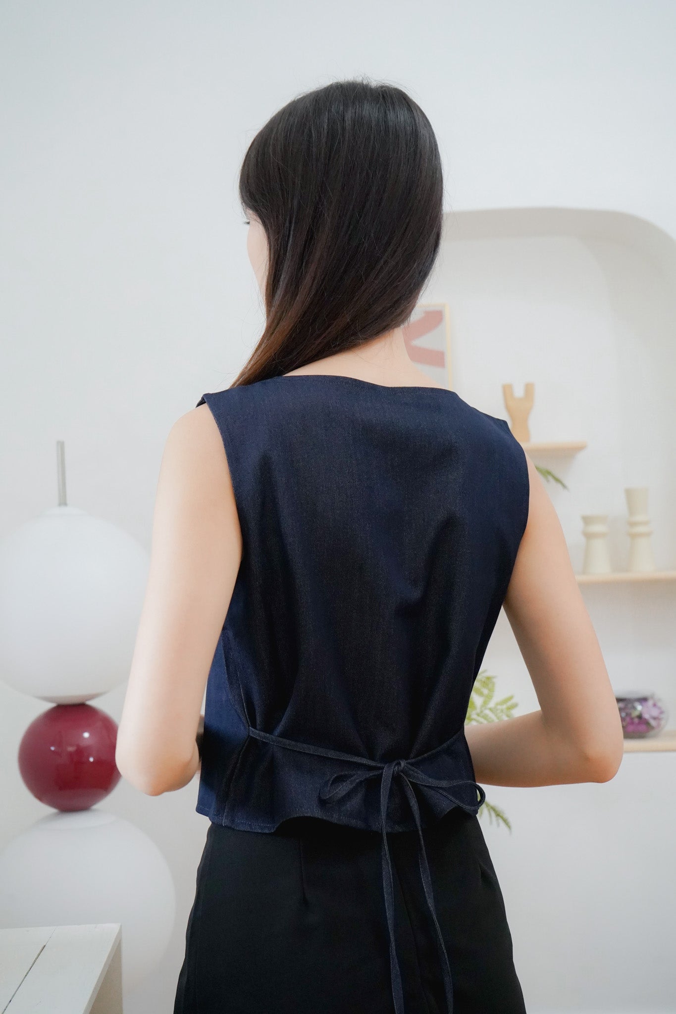 Mira Sleeveless Button Up Top (Dark Denim)