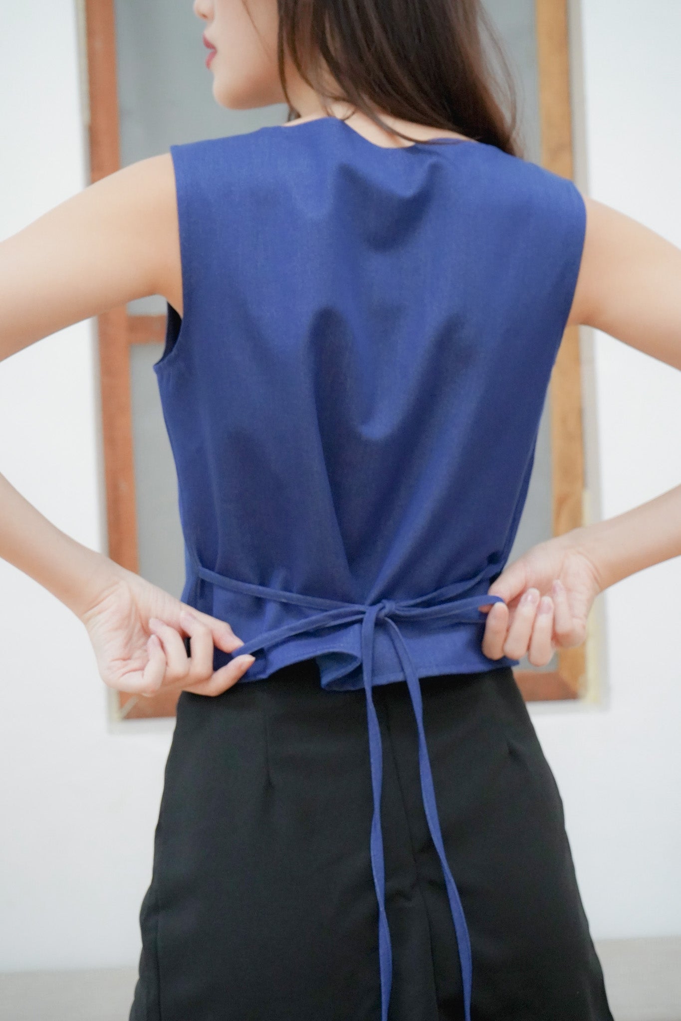 Mira Sleeveless Button Up Top (Denim Blue)