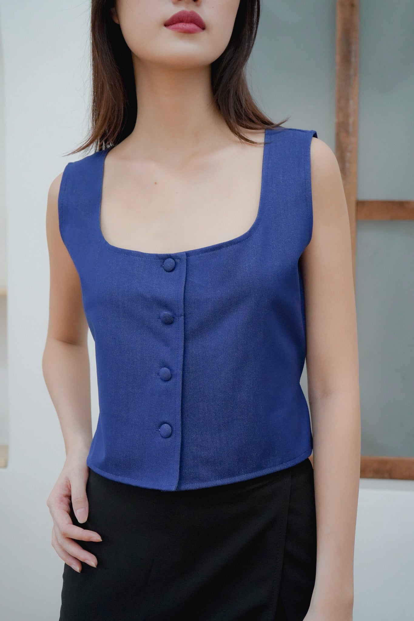 Mira Sleeveless Button Up Top (Denim Blue)
