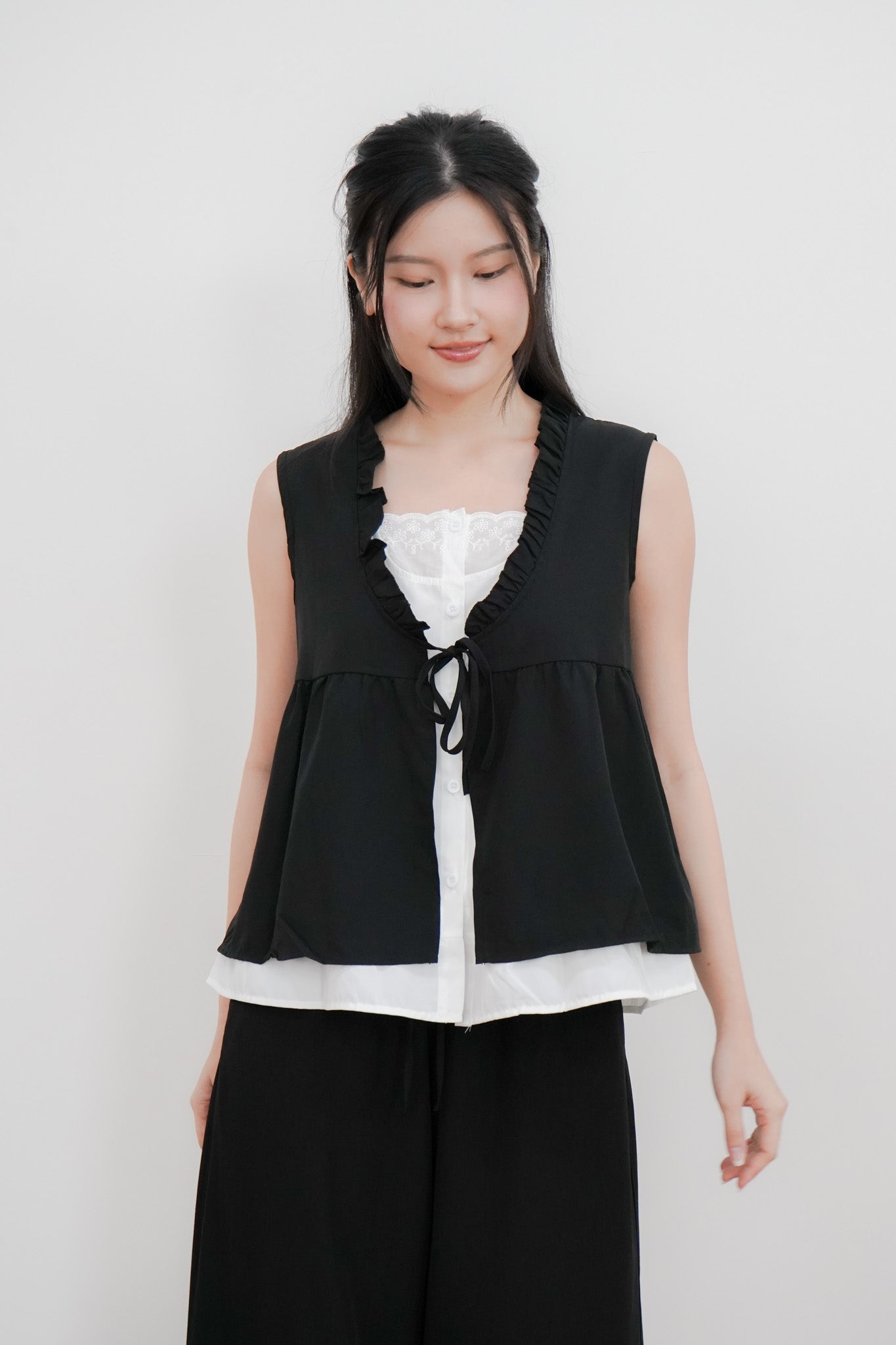 Matilda Ruffle Sleeveless top (non-detachable) (Black)
