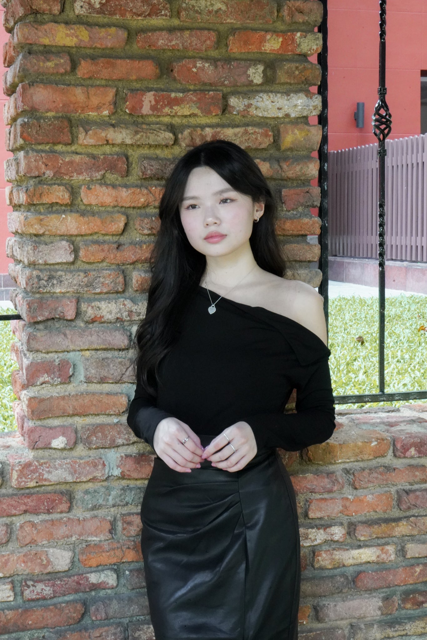 Hannah Asymmetrical Top (Black)