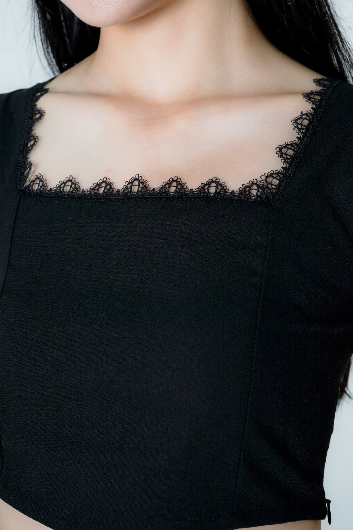 Lacie Sleeveless Crop Top (Black)