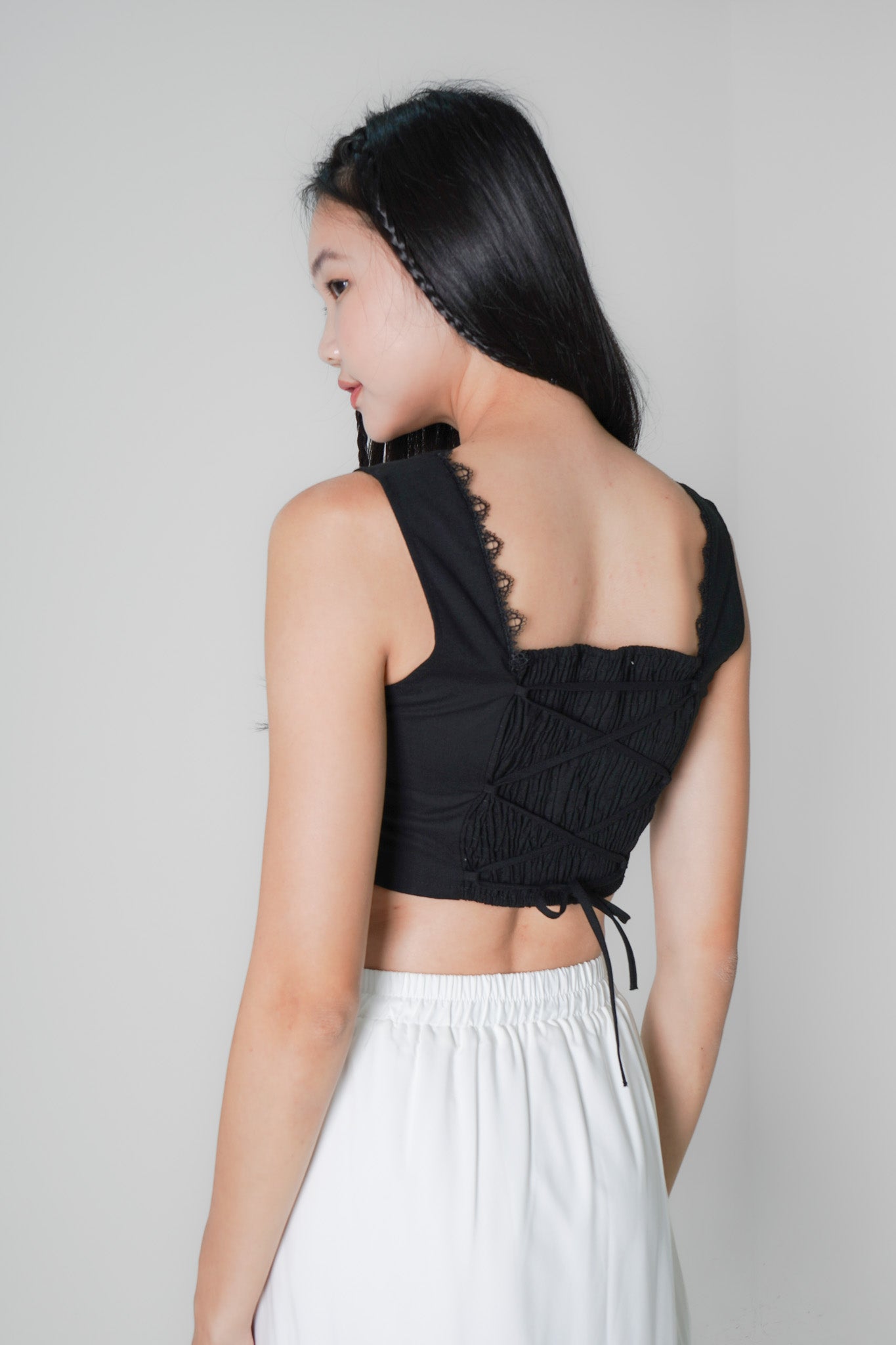 Lacie Sleeveless Crop Top (Black)