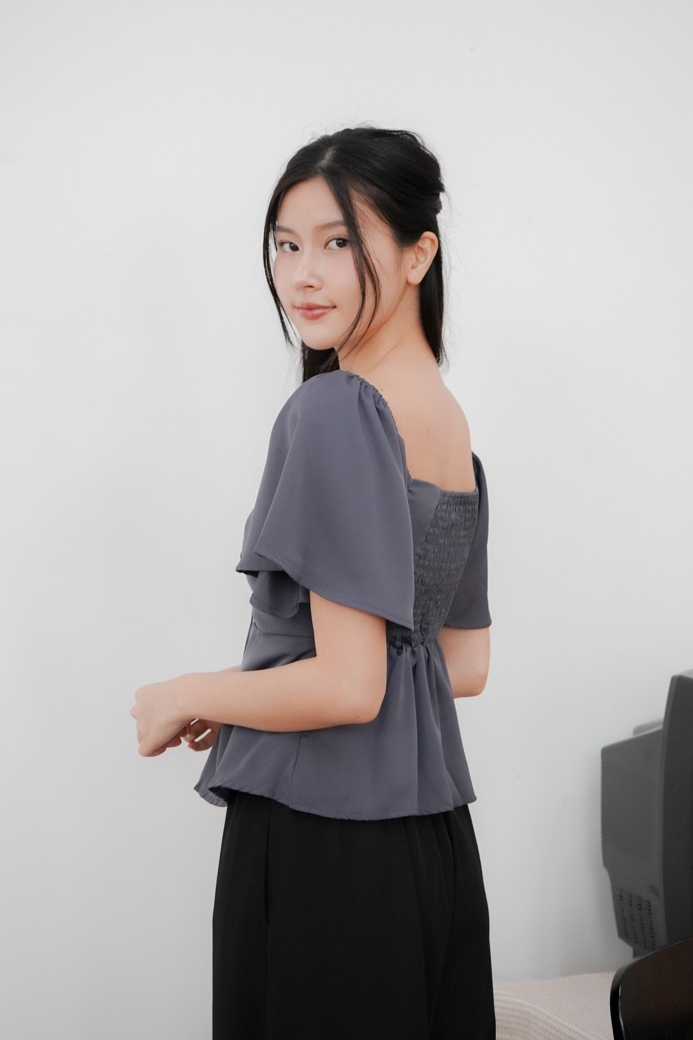 Aria Flutter Sweetheart Top (Gunmetal)