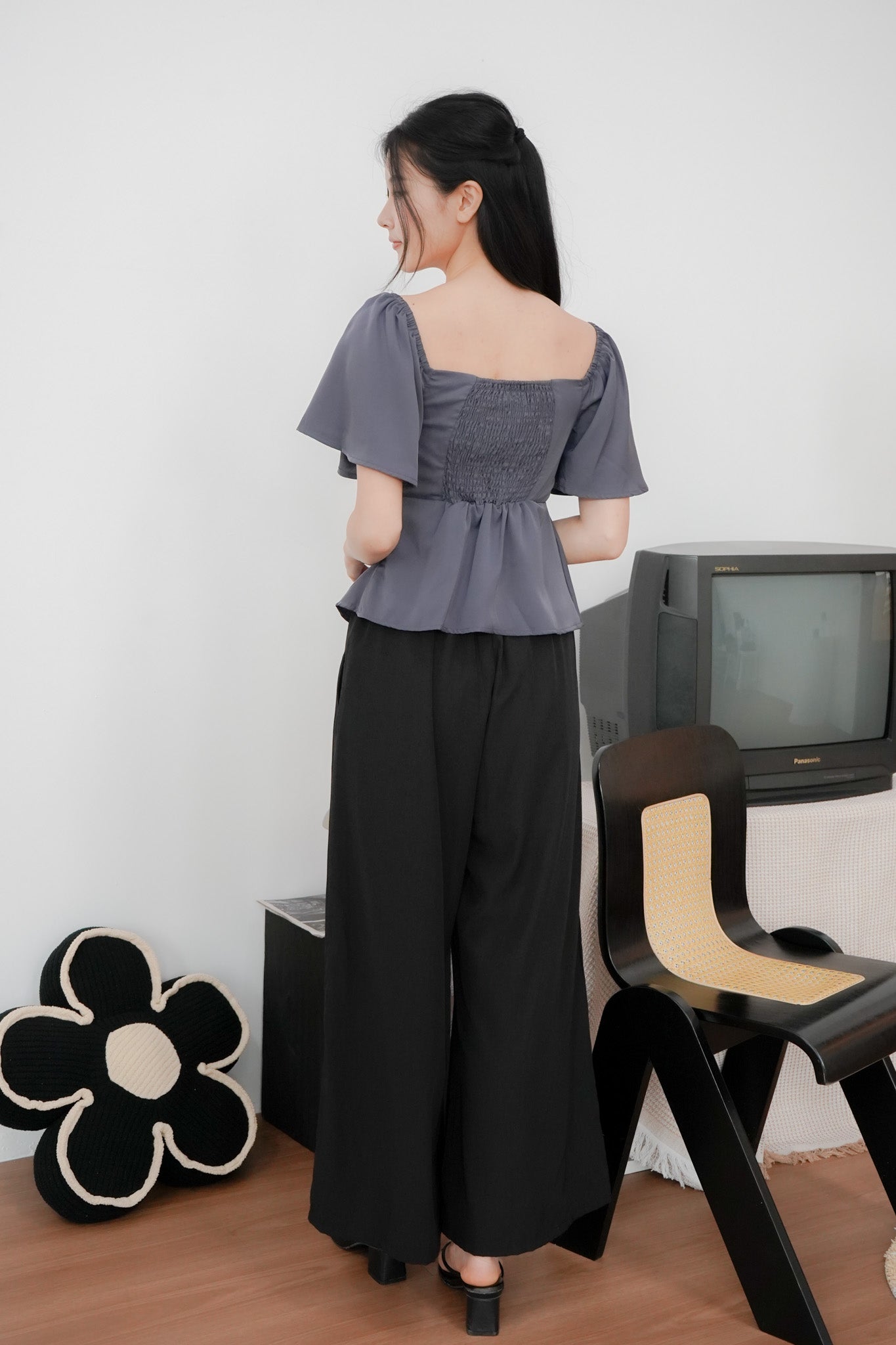 Aria Flutter Sweetheart Top (Gunmetal)