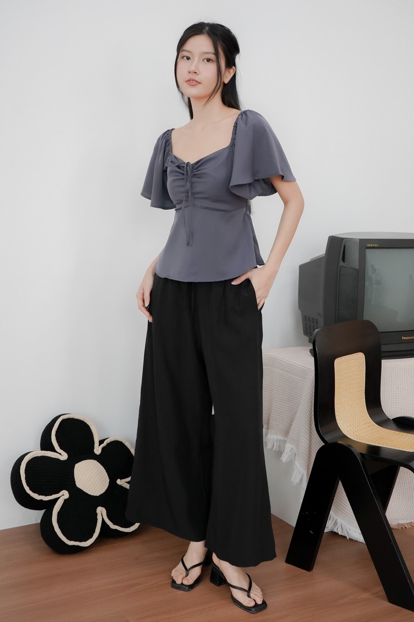 Aria Flutter Sweetheart Top (Gunmetal)