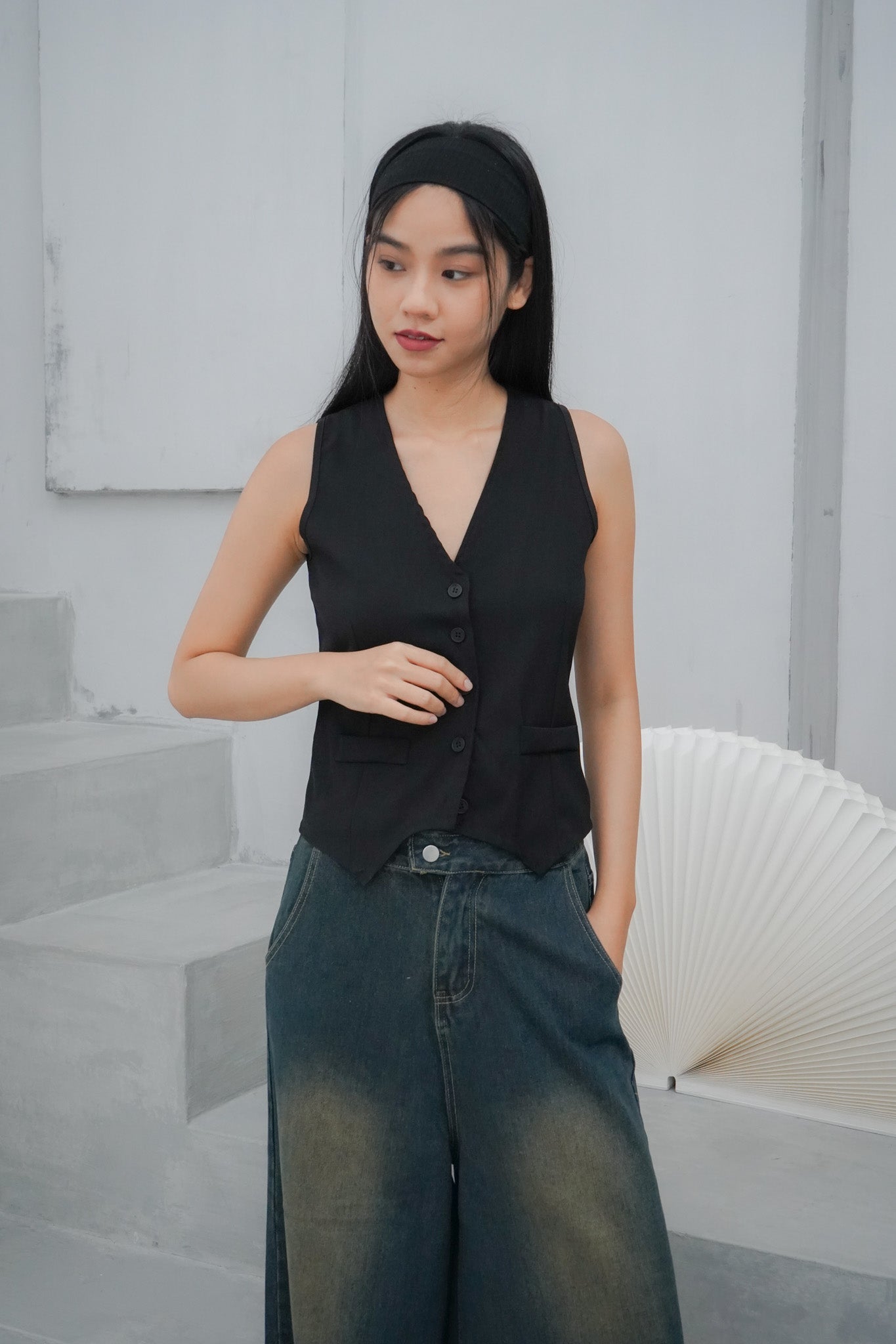 Akira V-neck Vest