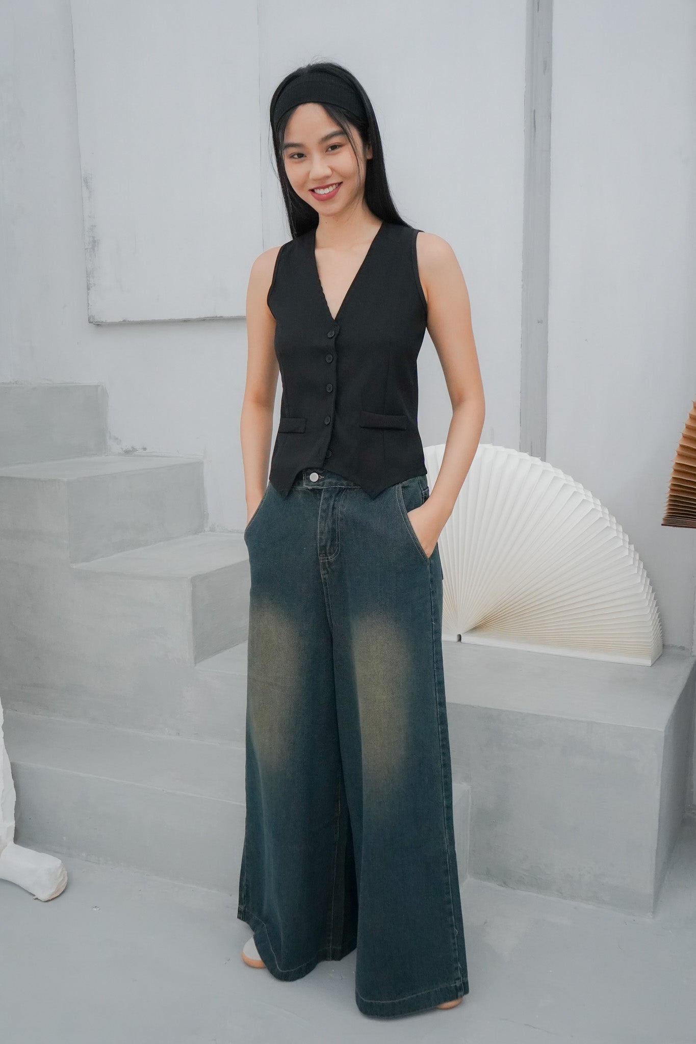 Akira V-neck Vest