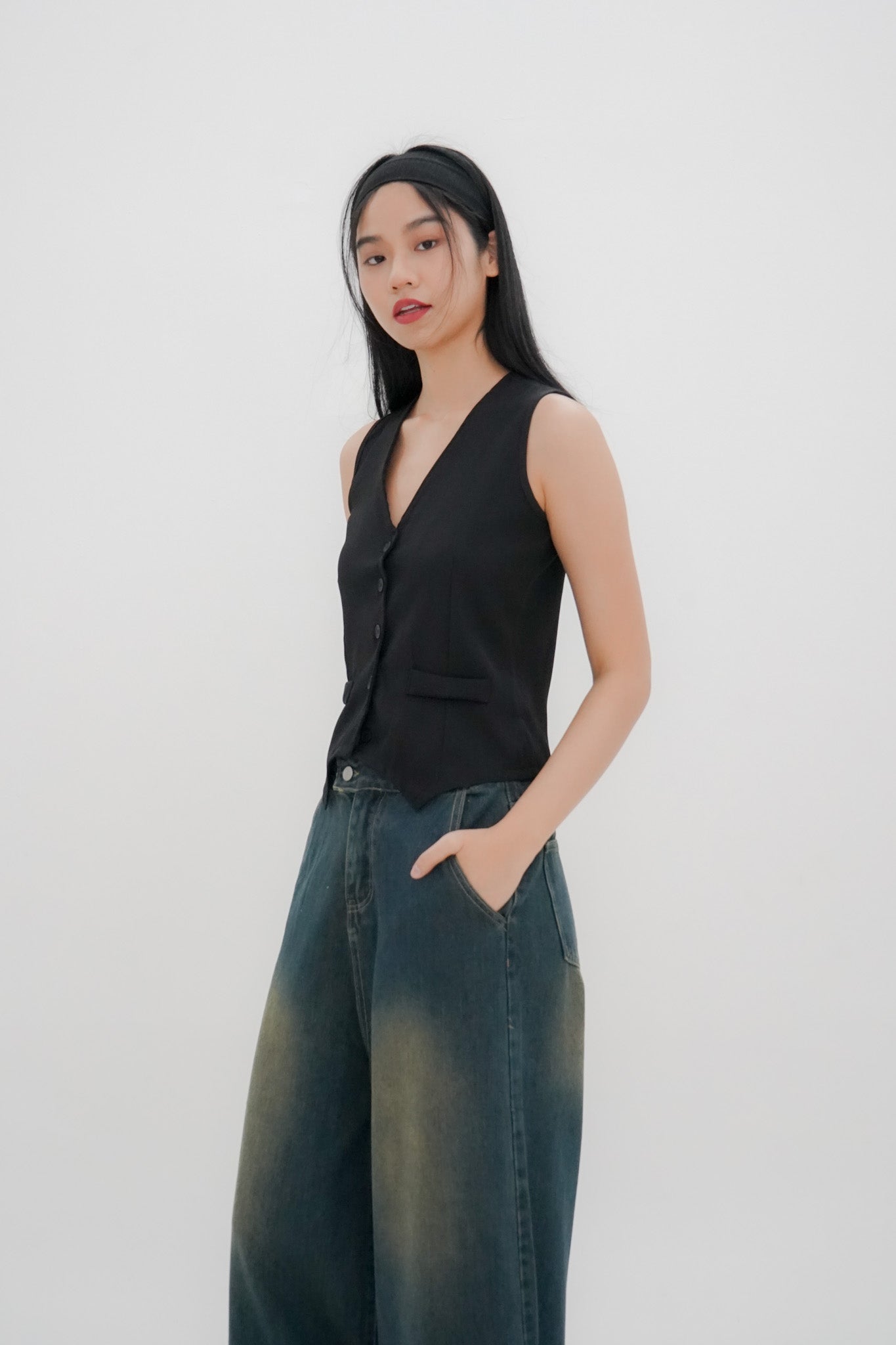 Akira V-neck Vest