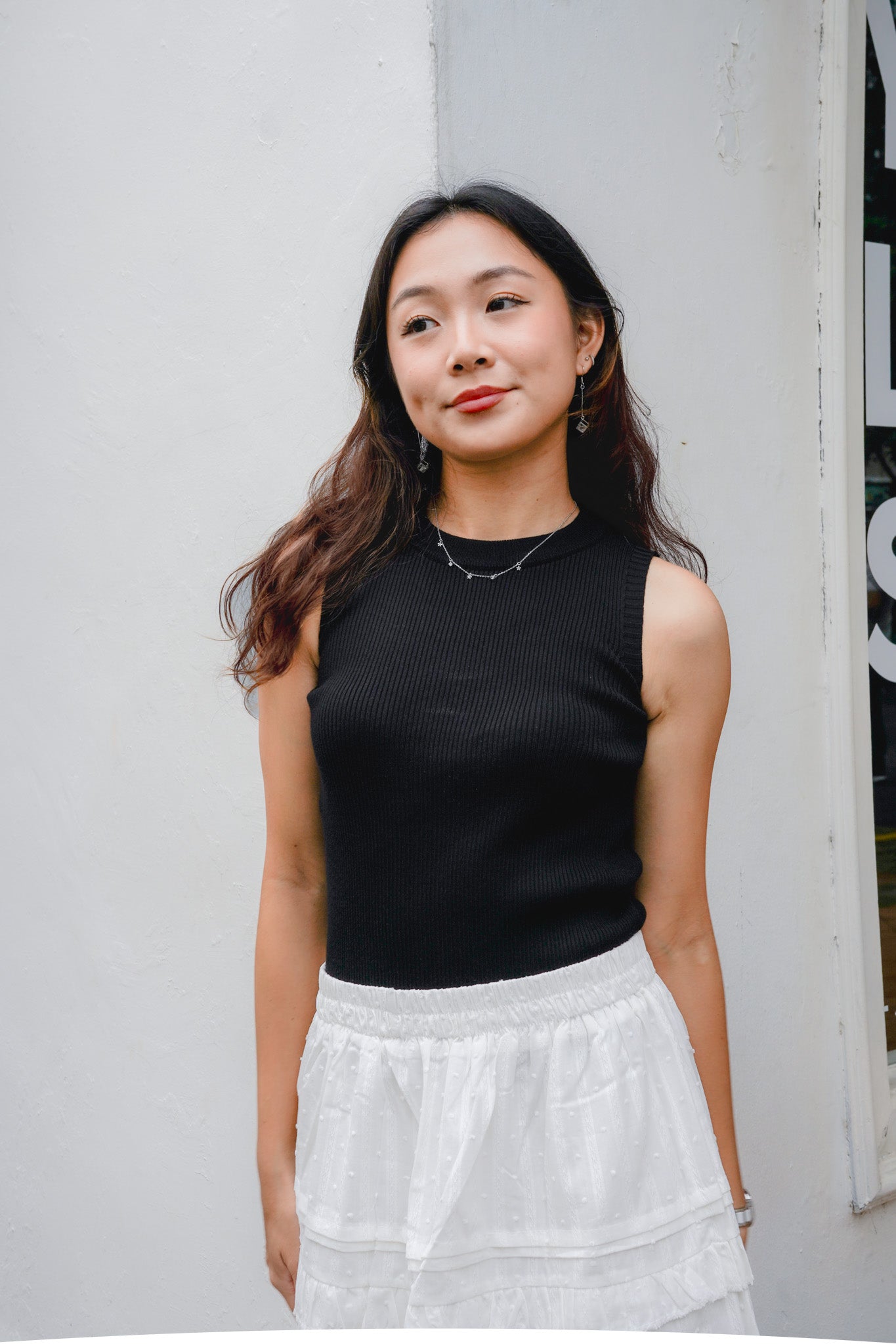 Carys Round Neck Sleeveless Ribbed Top (Black/ White)
