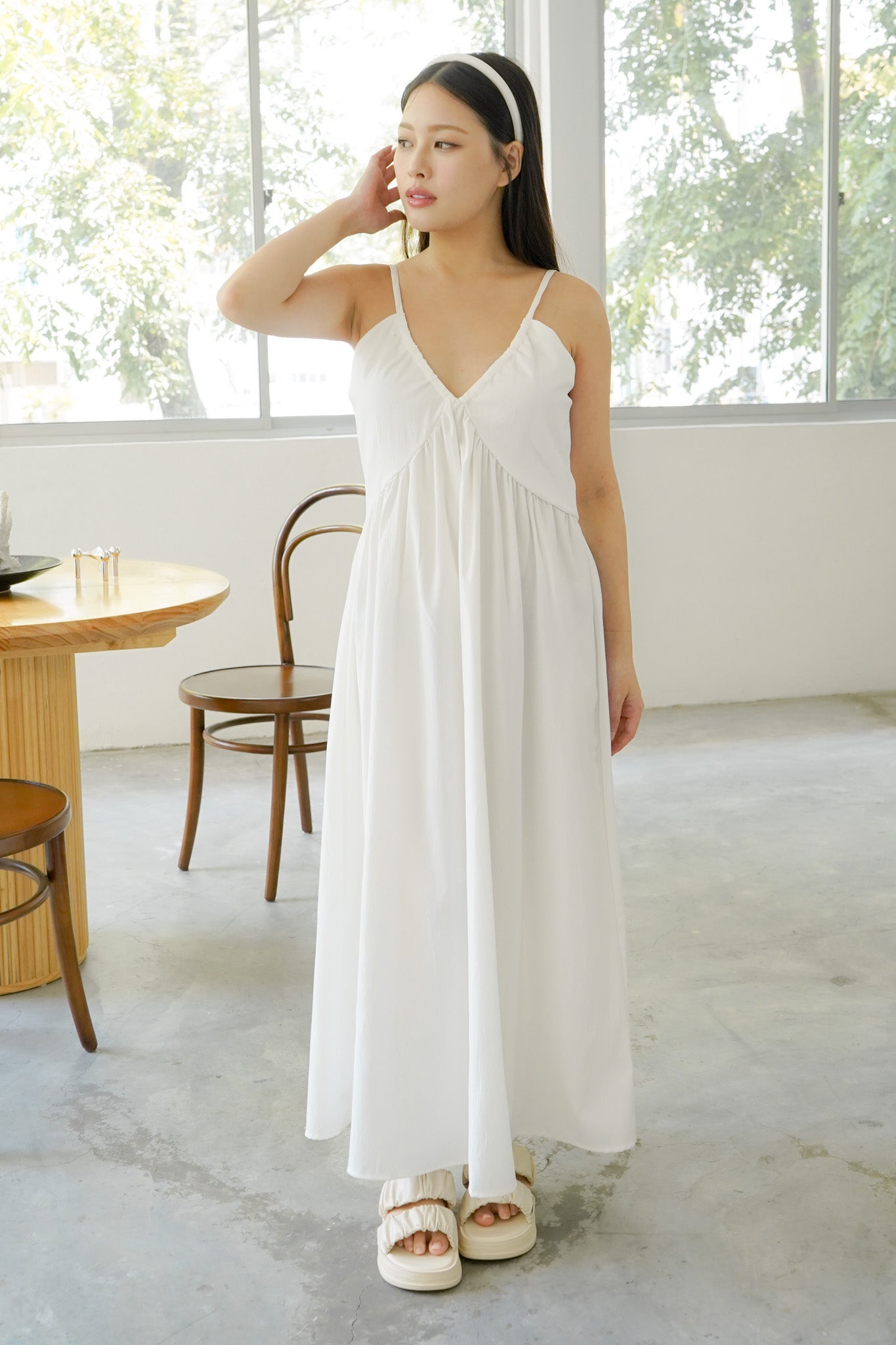 Cora V-neck Sleeveless Dress (White)