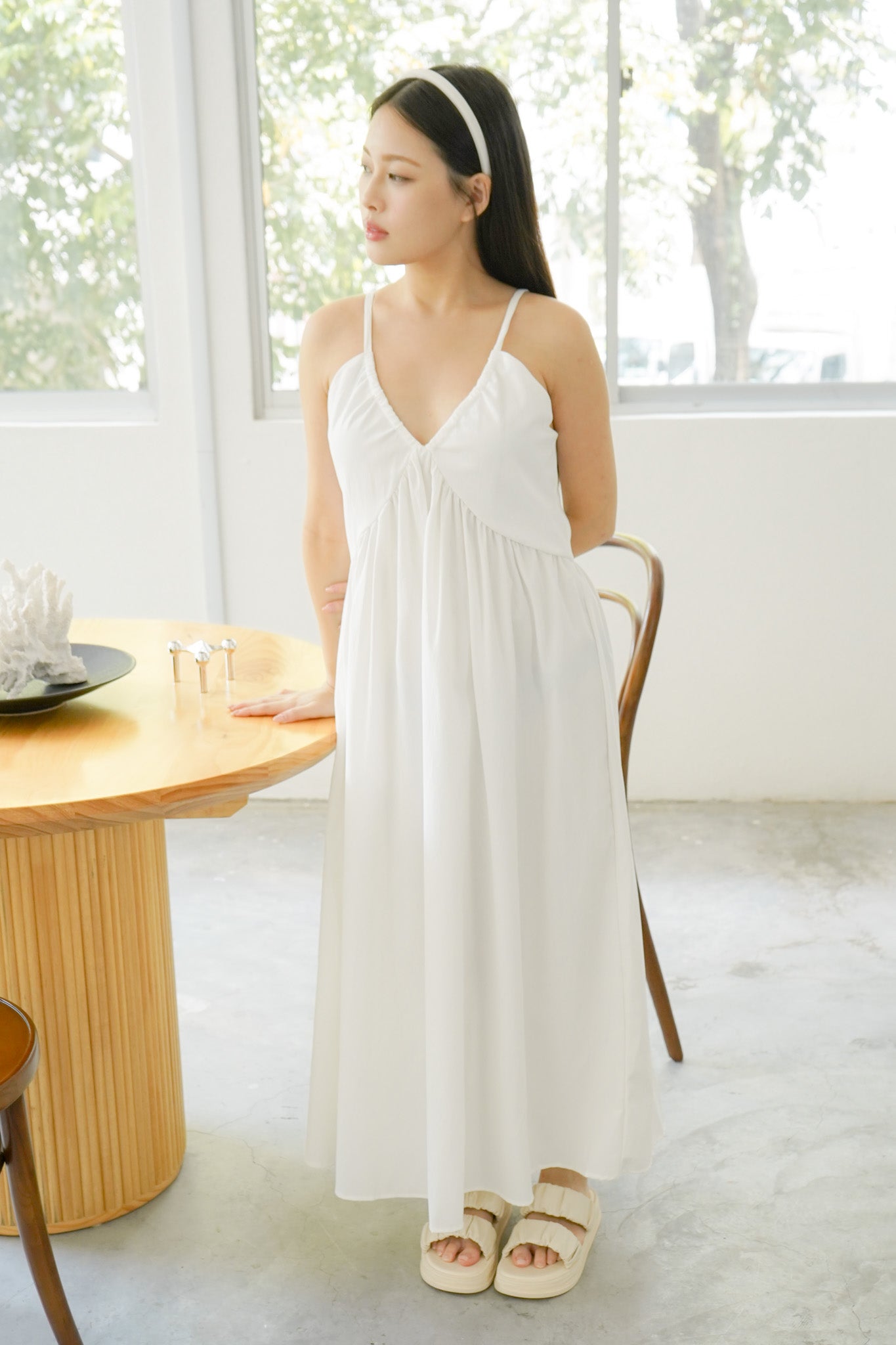 Cora V-neck Sleeveless Dress (White)