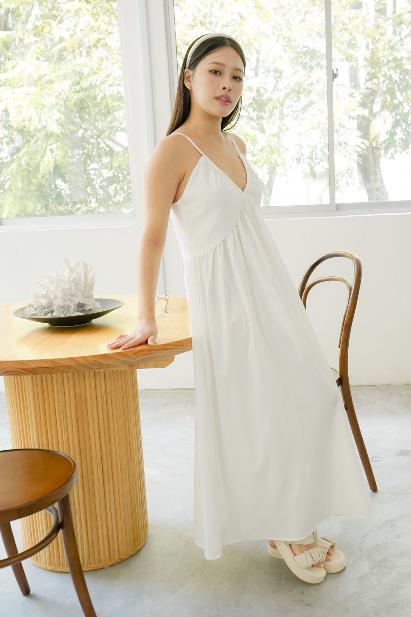 Cora V-neck Sleeveless Dress (White)