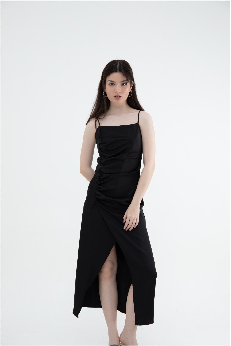 Avril Ruched Sleeveless Midi (Black/ White)