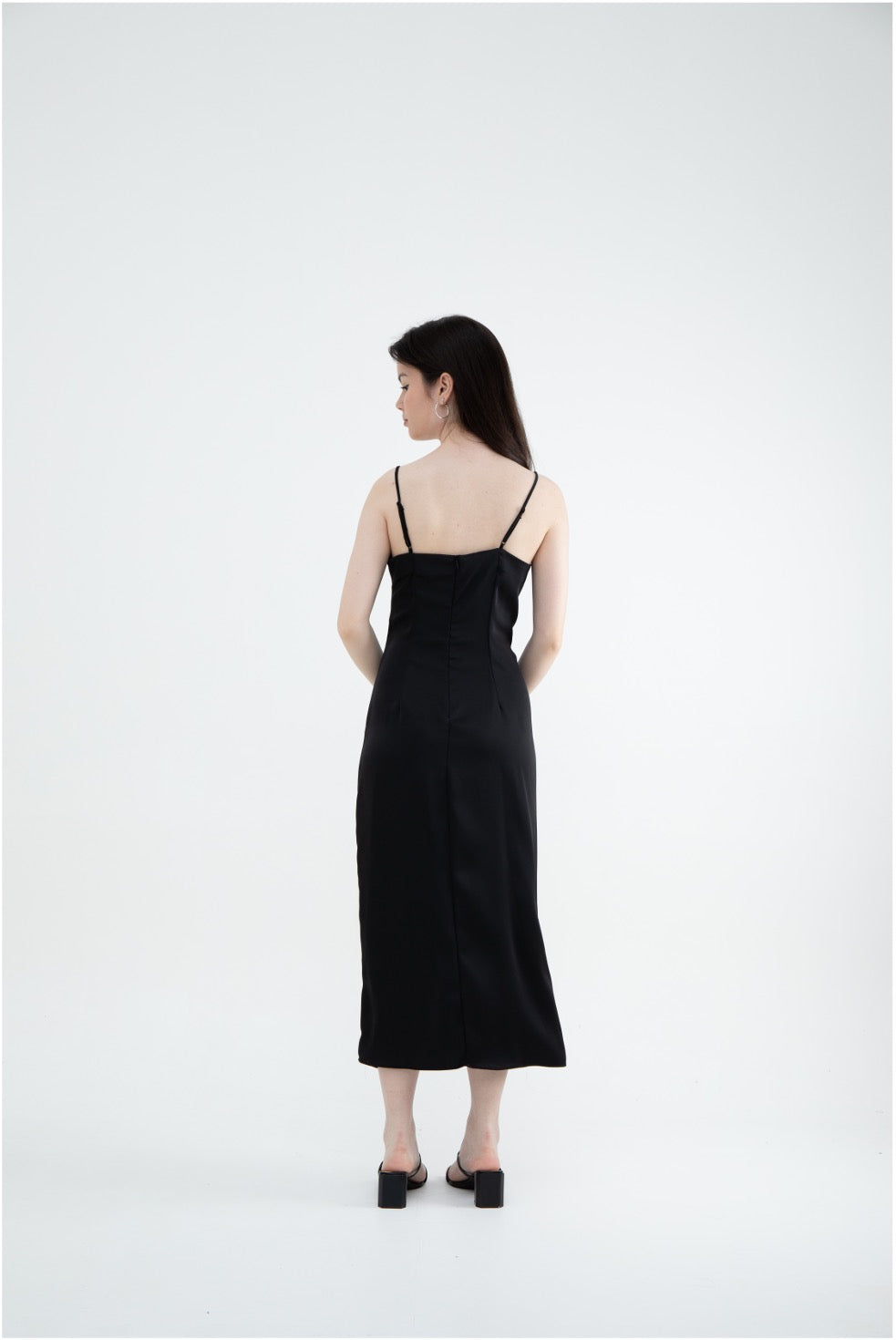 Avril Ruched Sleeveless Midi (Black/ White)