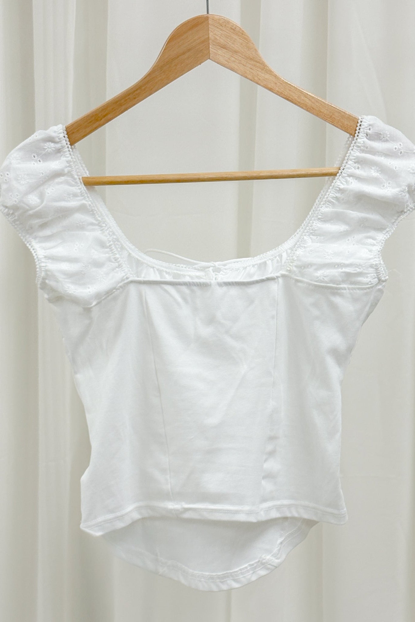 Zoey White lace u-shape cap sleeve cropped top (front ribbon)