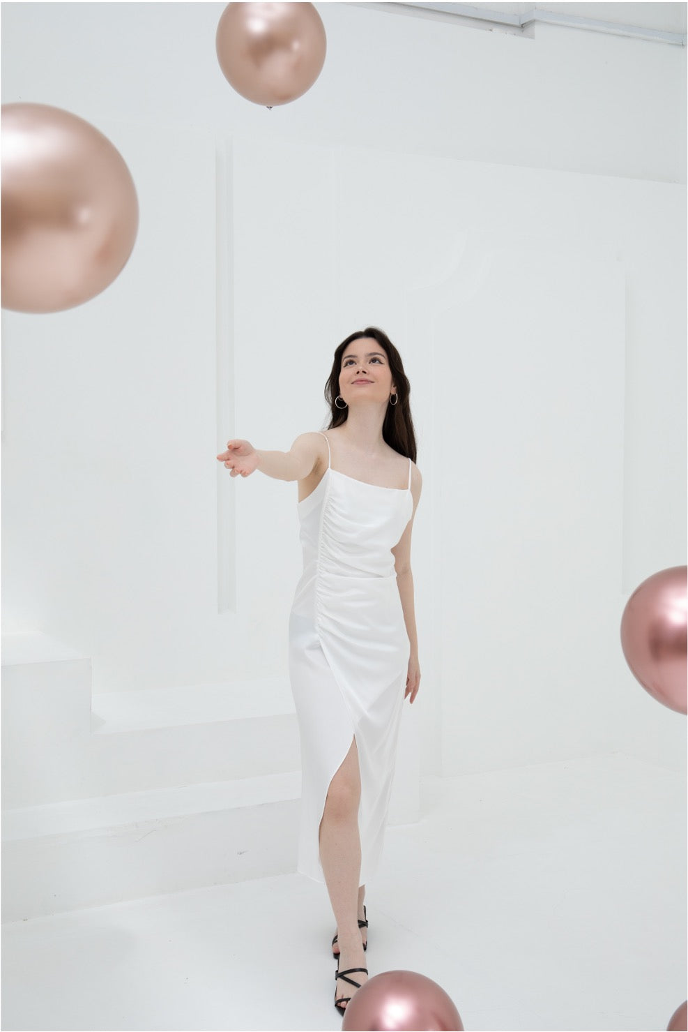 Avril Ruched Sleeveless Midi (Black/ White)