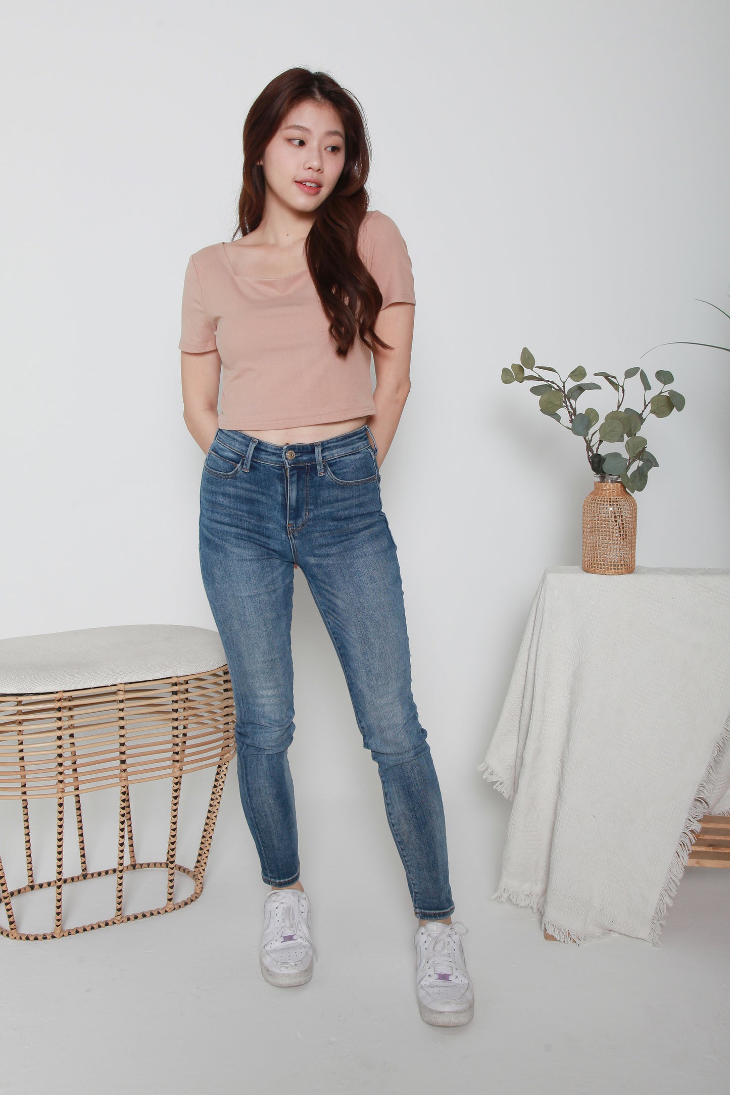 Short-sleeved Square-neck Crop Tee