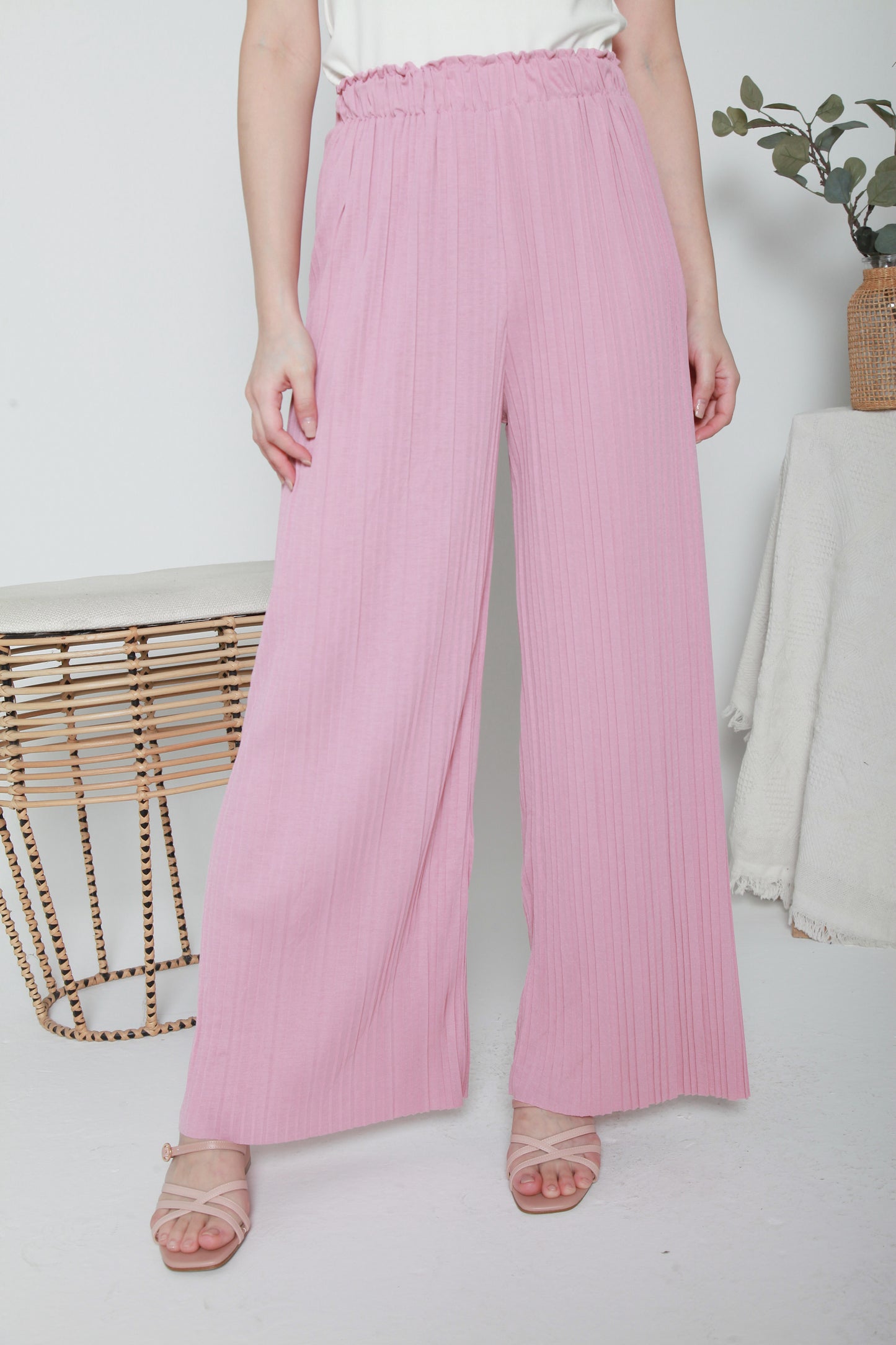 Flowy Pleated Pants with Elastic Waistband