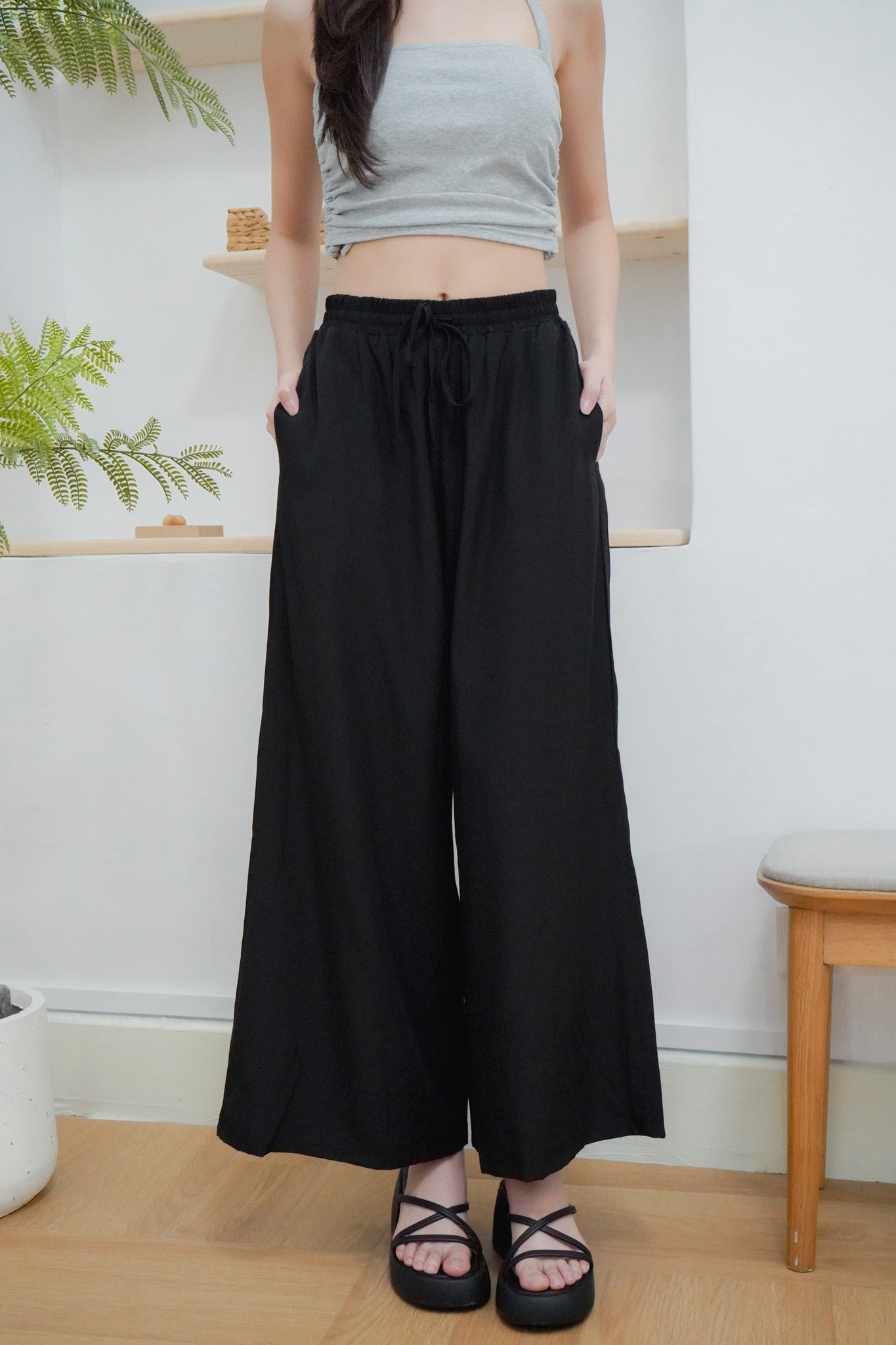 Junia Wide Leg Elastic Waistband Pants (Black)