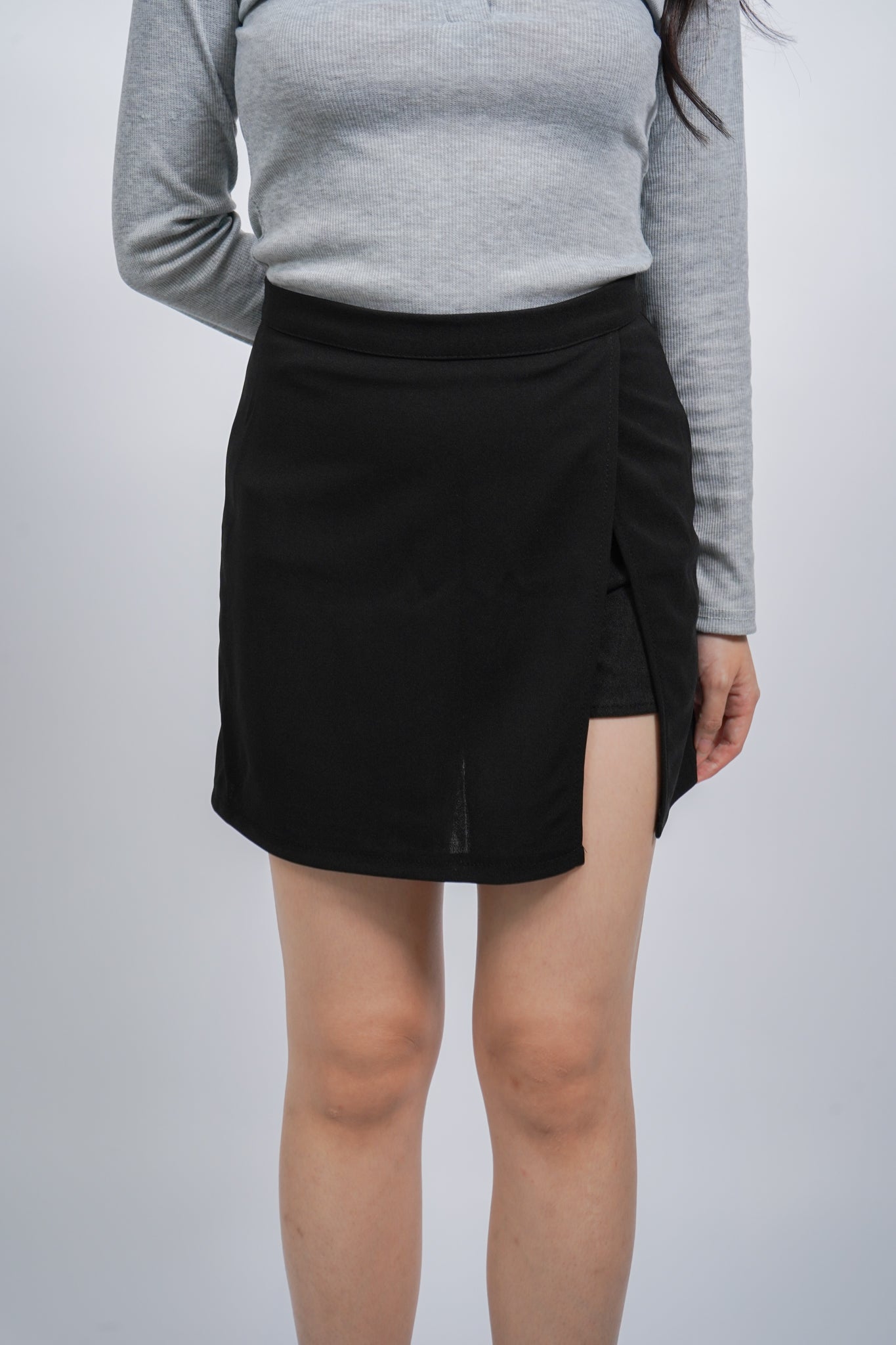 Yves Twist Front Skort (Black)