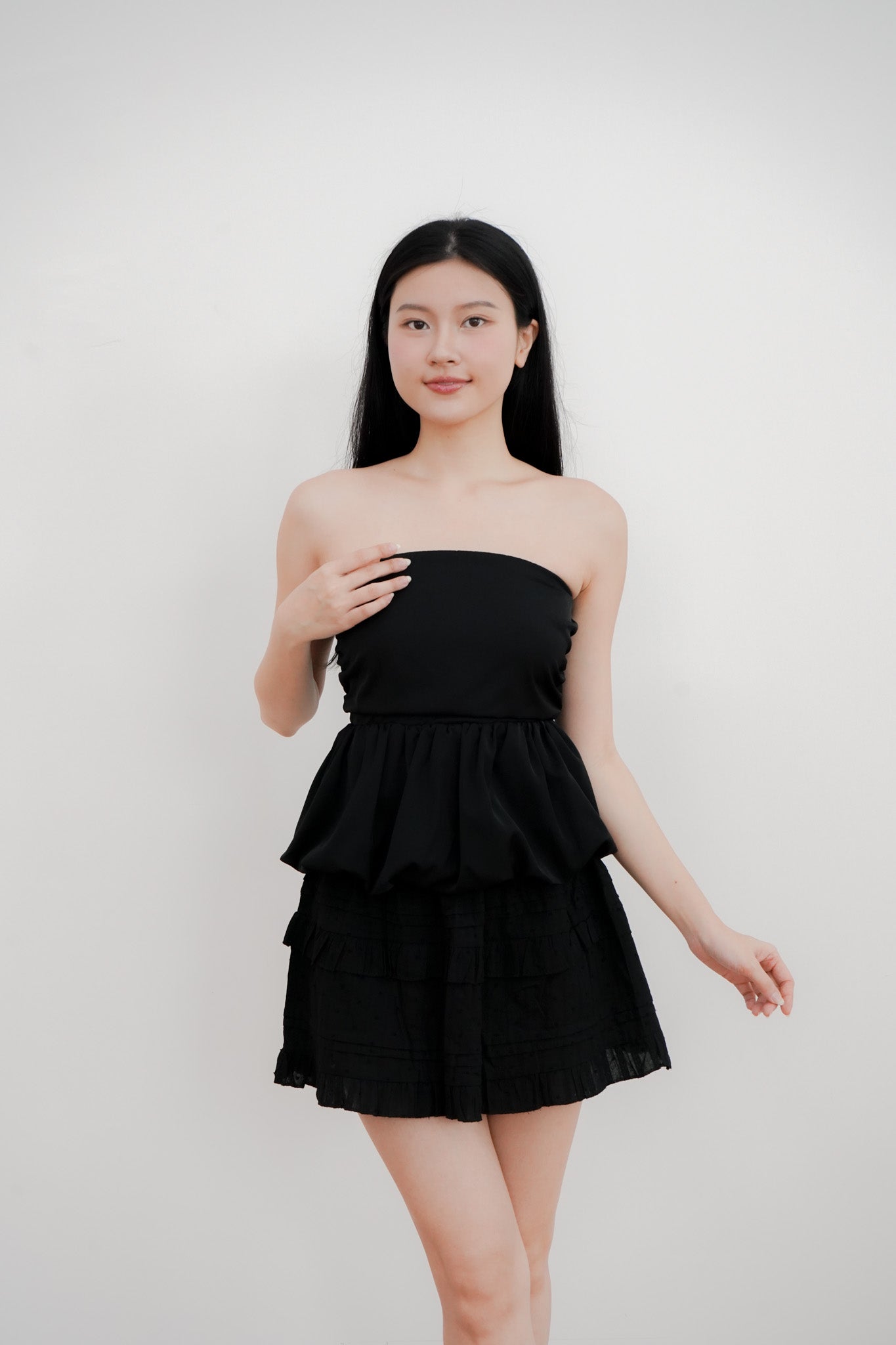 Arden Bubble Hem Ruched Tube Top (Black)