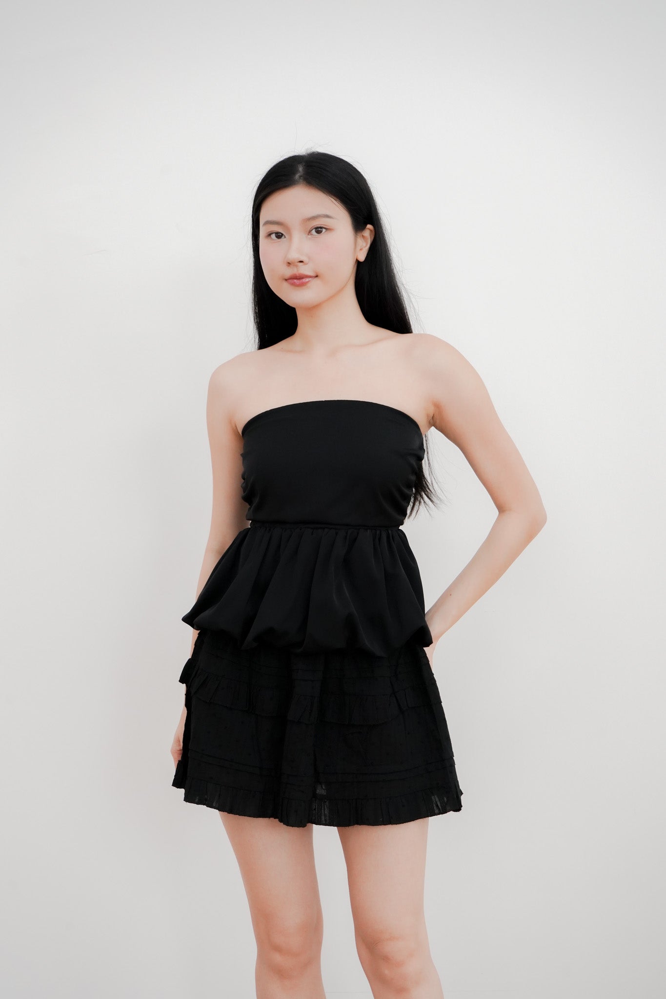 Arden Bubble Hem Ruched Tube Top (Black)
