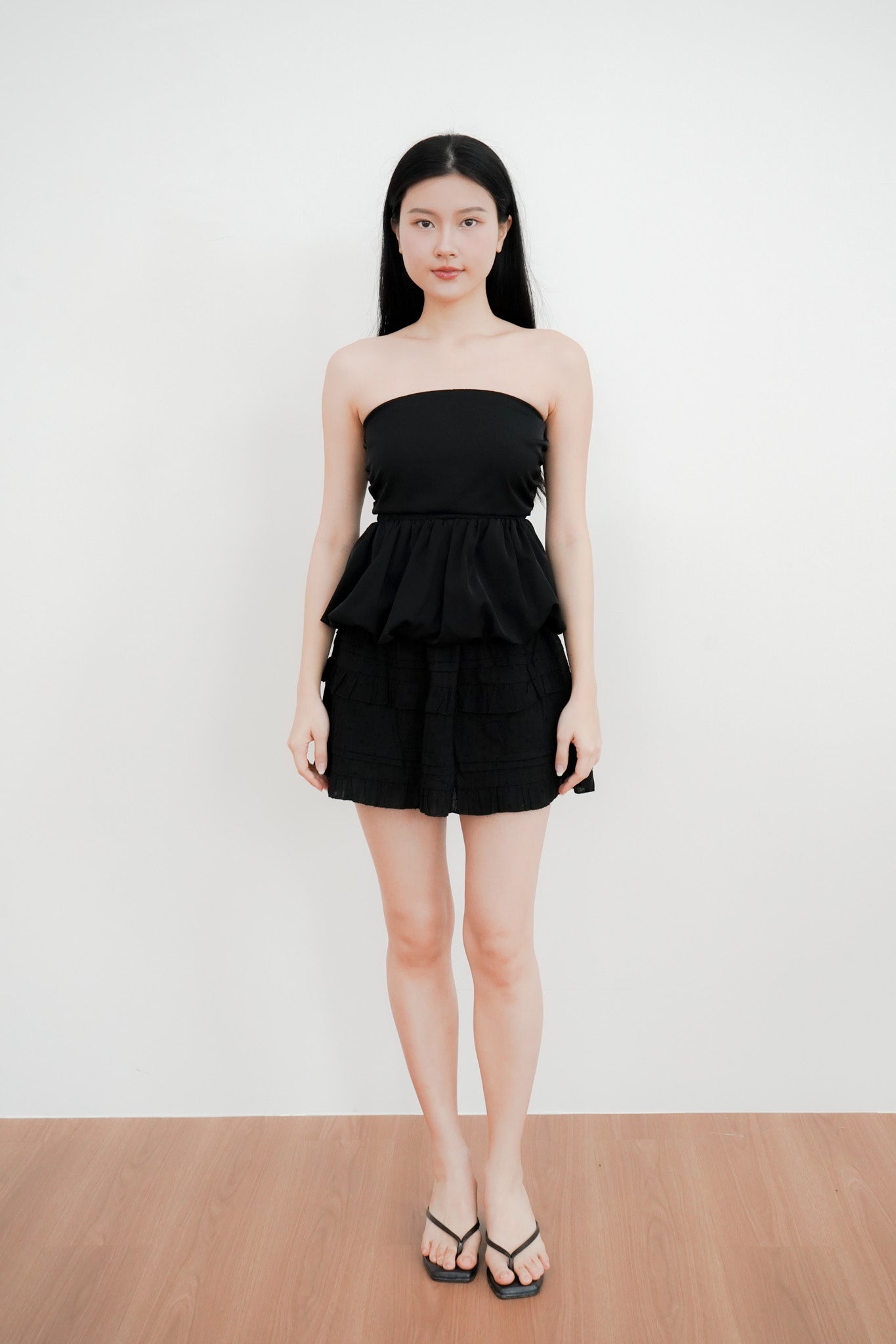 Arden Bubble Hem Ruched Tube Top (Black)