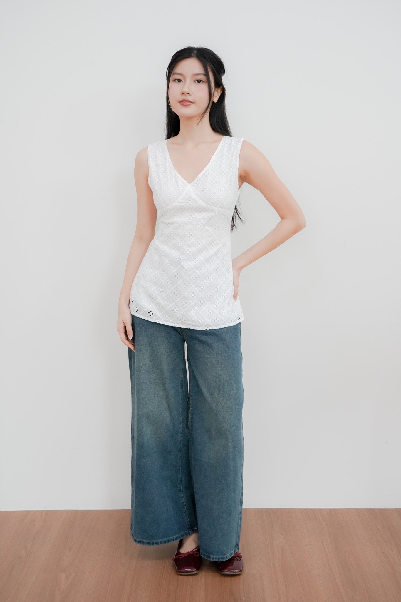 Lila White V-neck Eyelet top