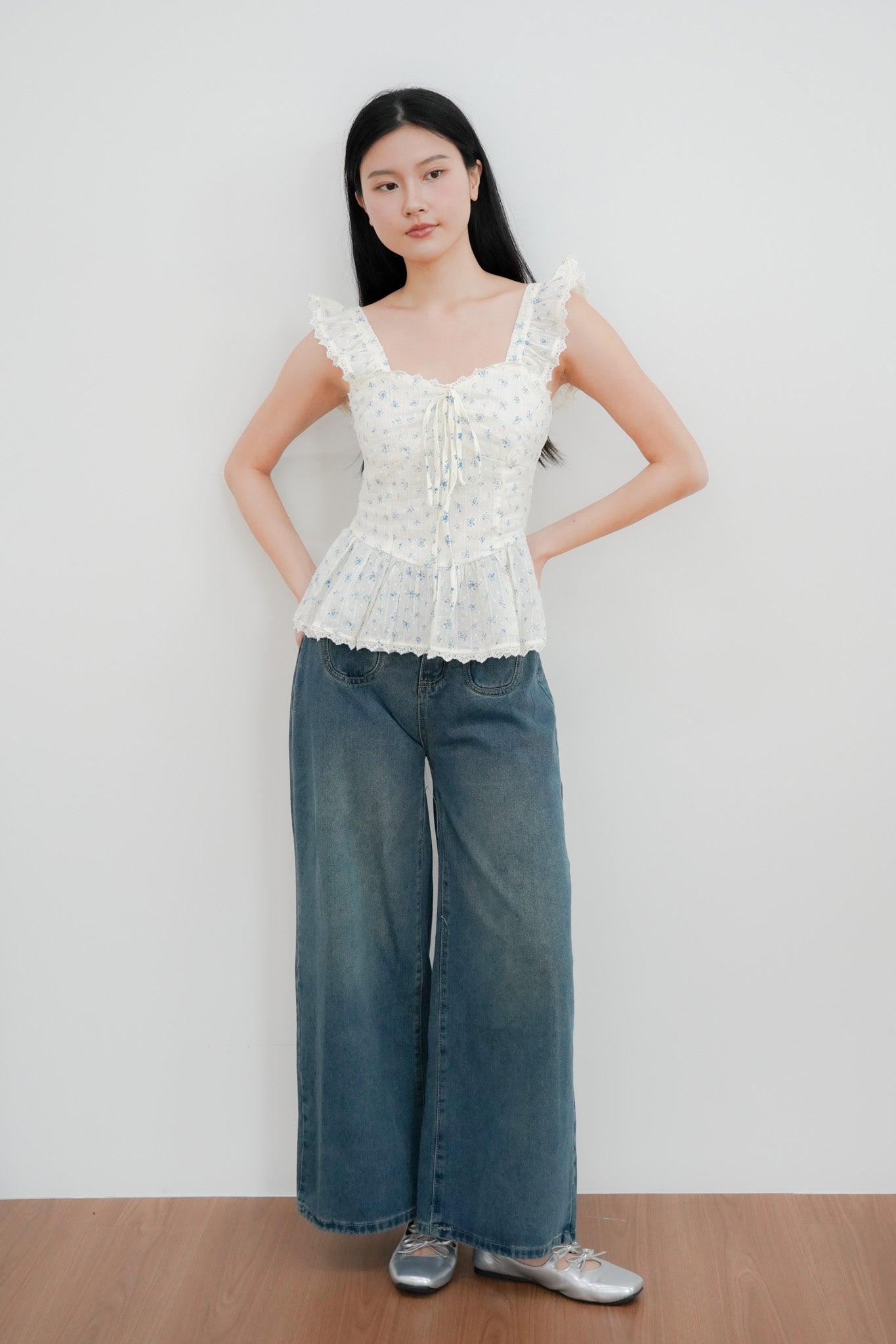 Hazel floral flutter sleeve top (cream)