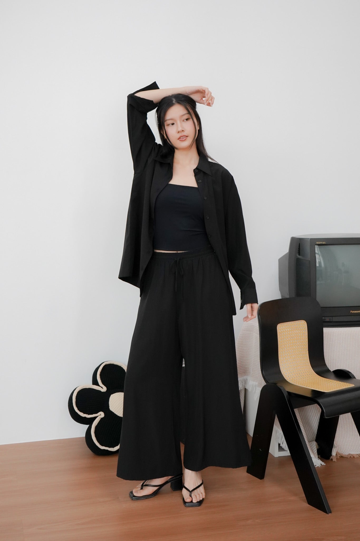 Junia Oversized Shirt (Black)