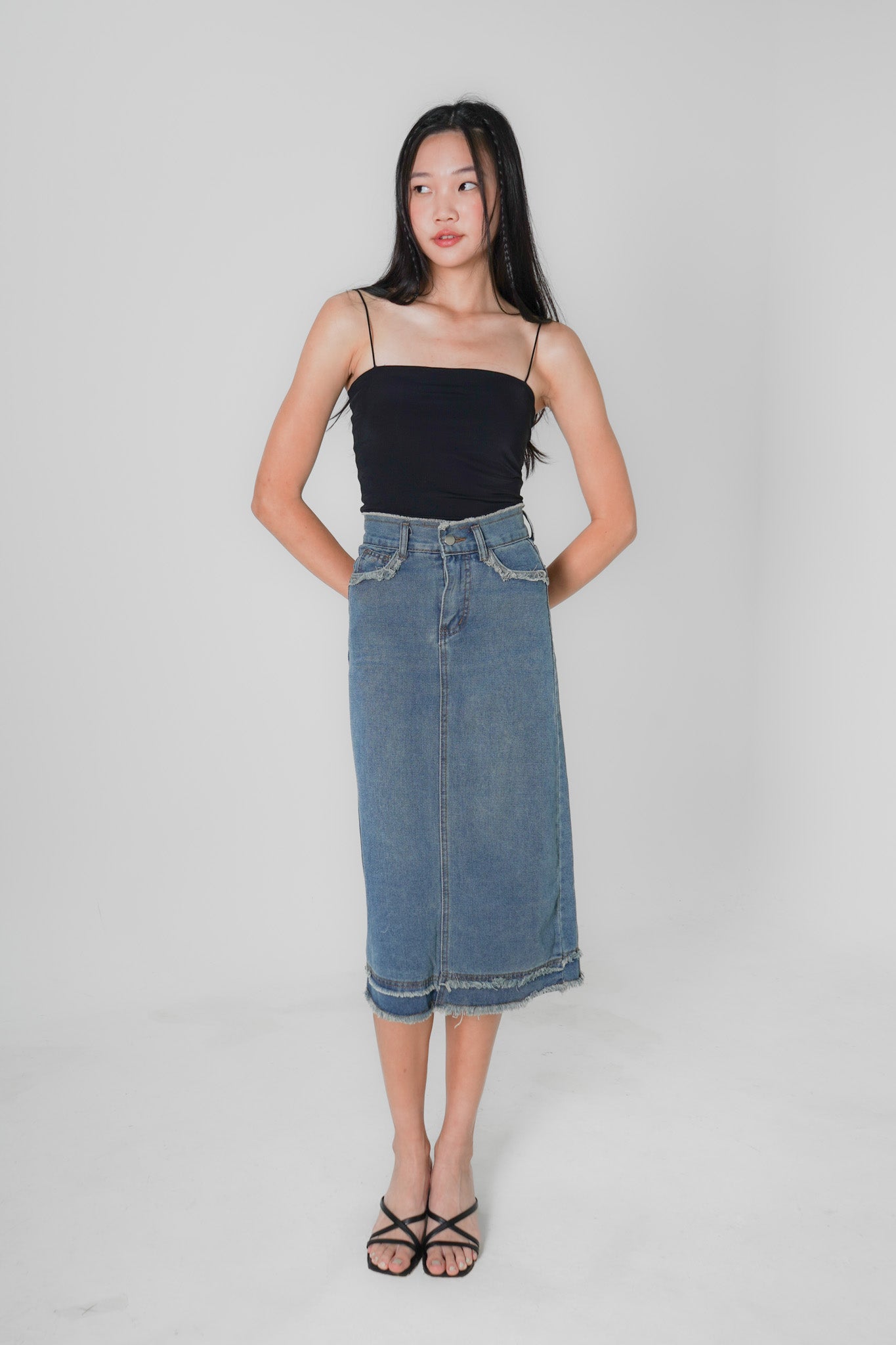 Mirin Frayed Hem Denim Midi Skirt