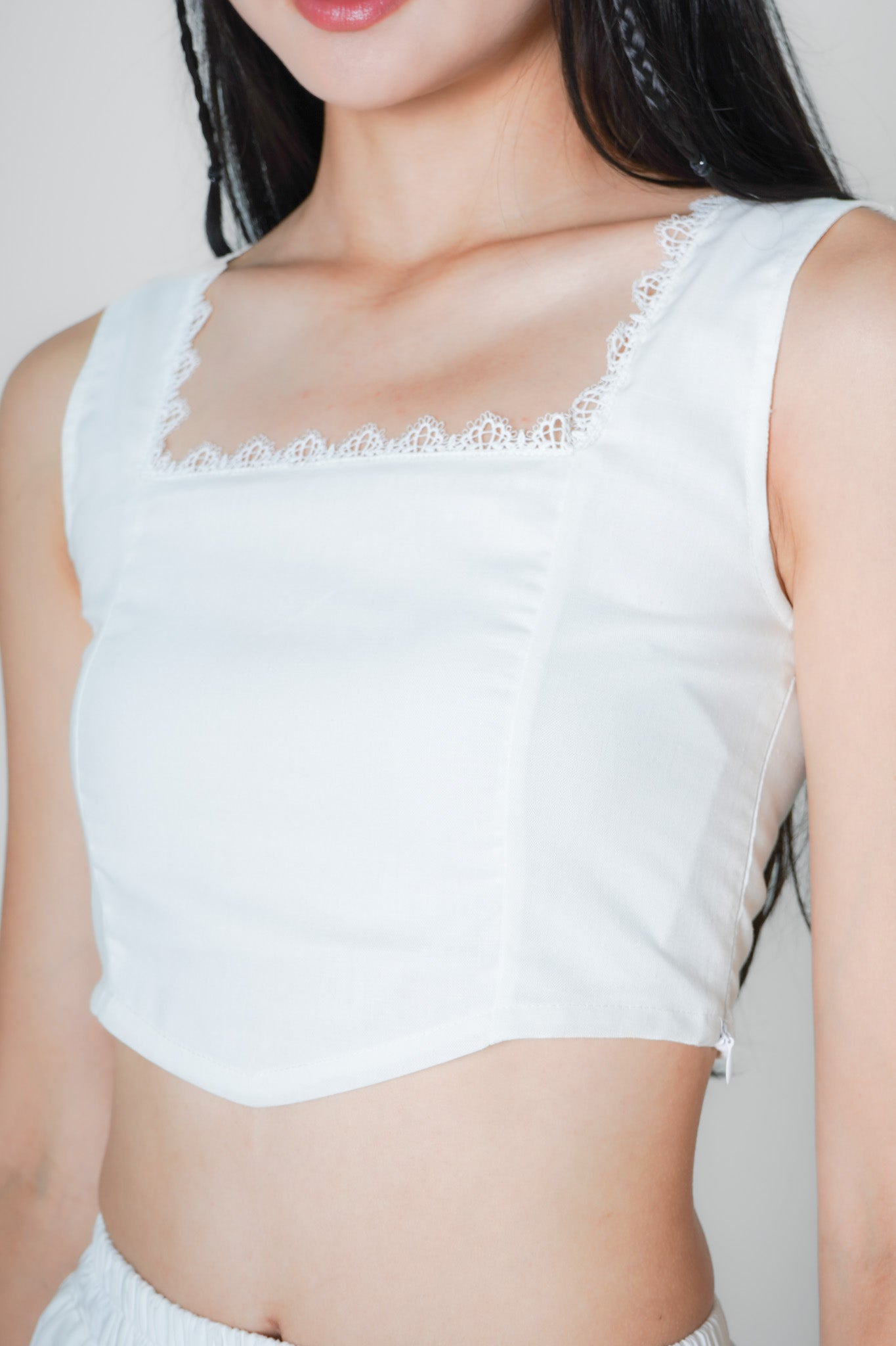 Lacie Sleeveless Crop Top (White)