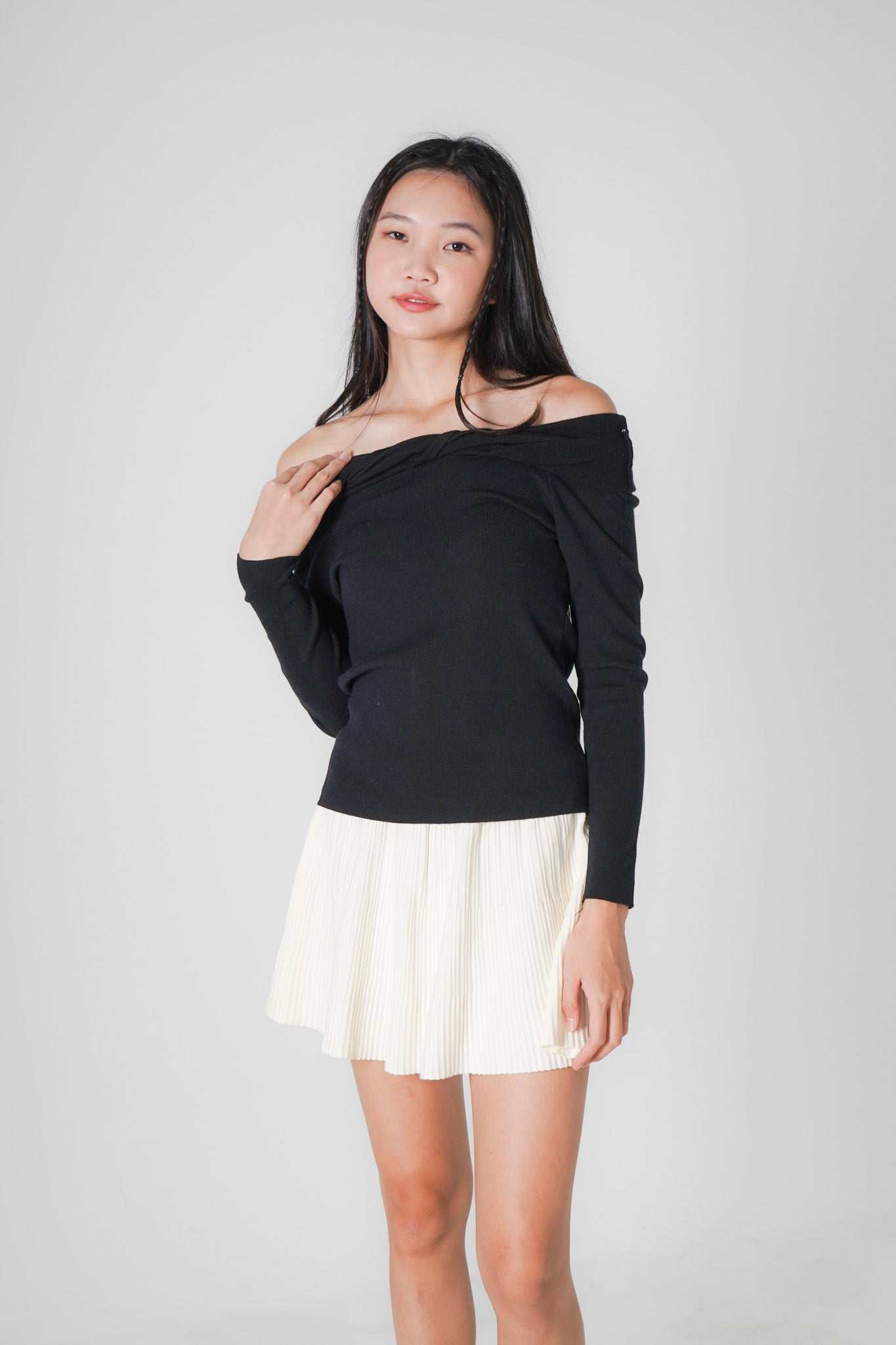 Austen Off Shoulder Knitted Top (Black)