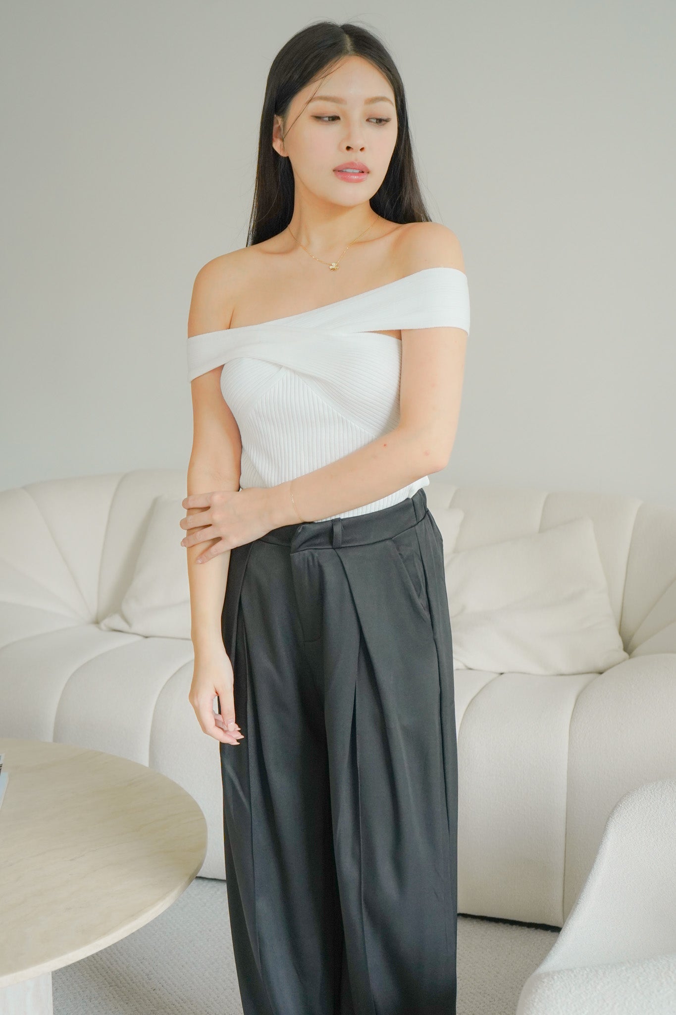 Arden Halter / Off-shoulder Top (White)