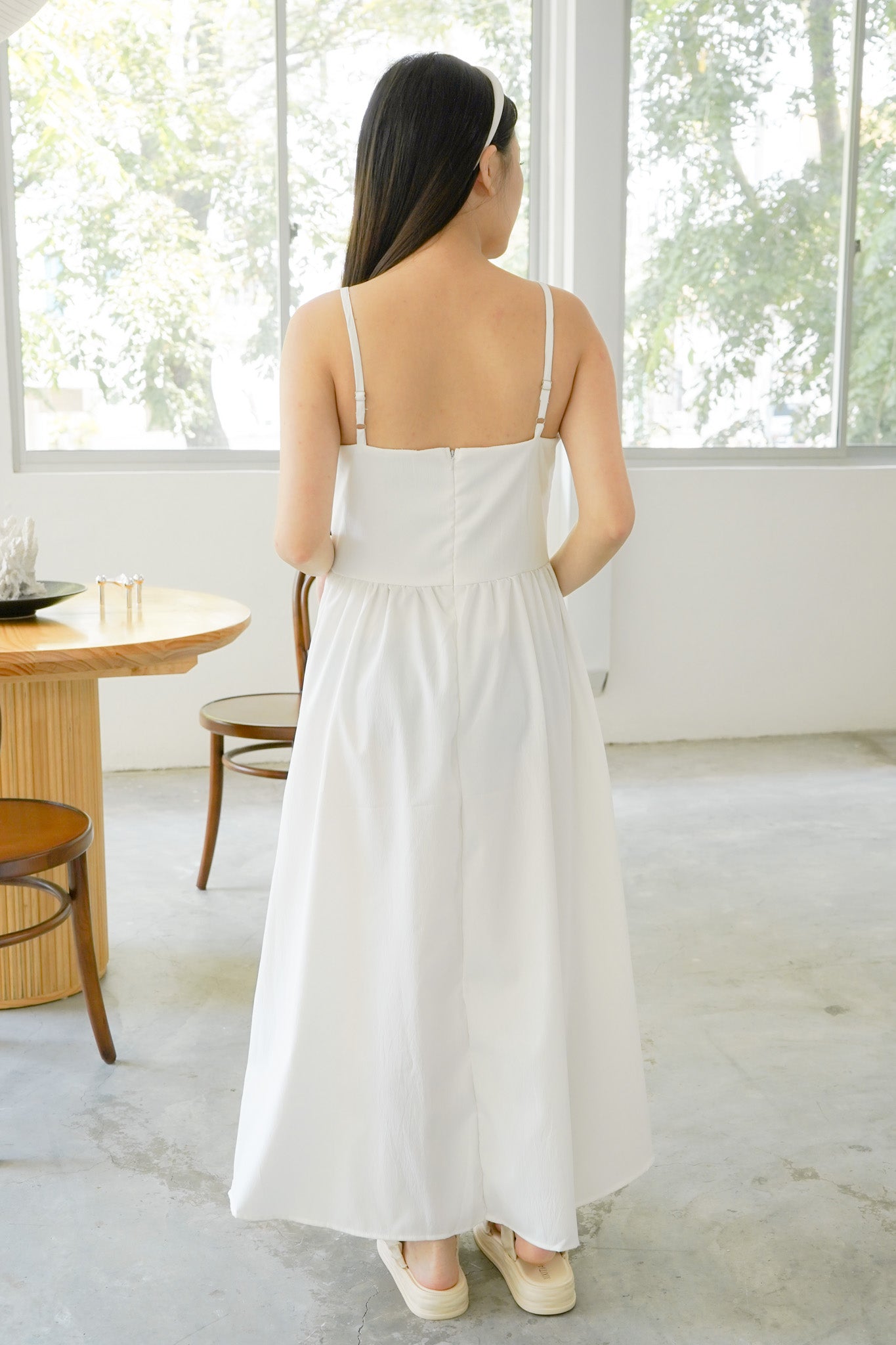 Cora V-neck Sleeveless Dress (White)