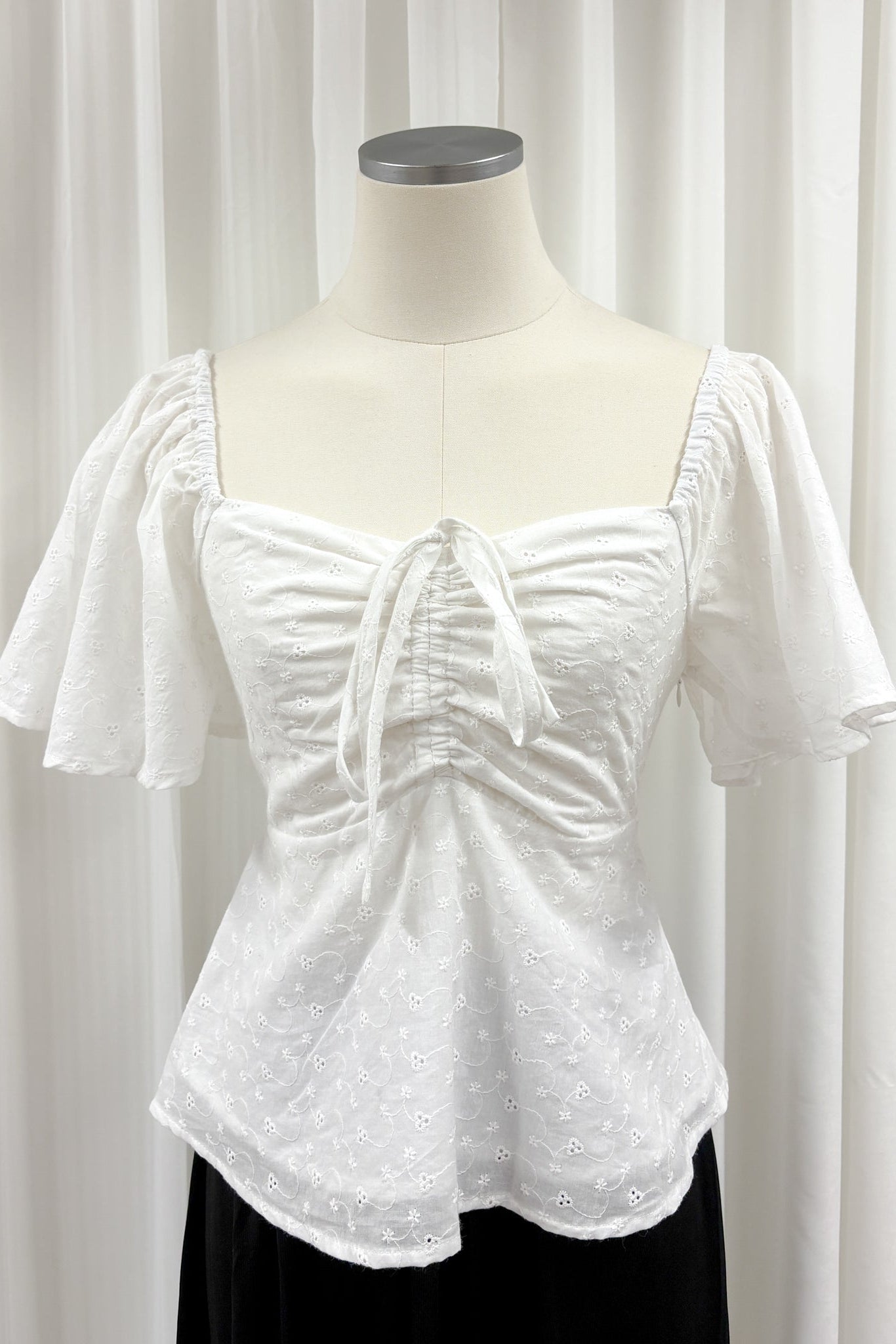 Aria Flutter Sweetheart Top (White Eyelet)