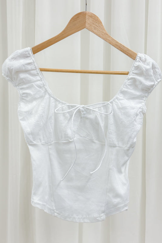 Zoey White lace u-shape cap sleeve cropped top (front ribbon)