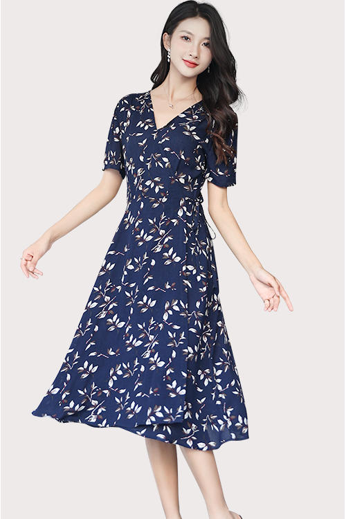 Wrap dress with printed leaves