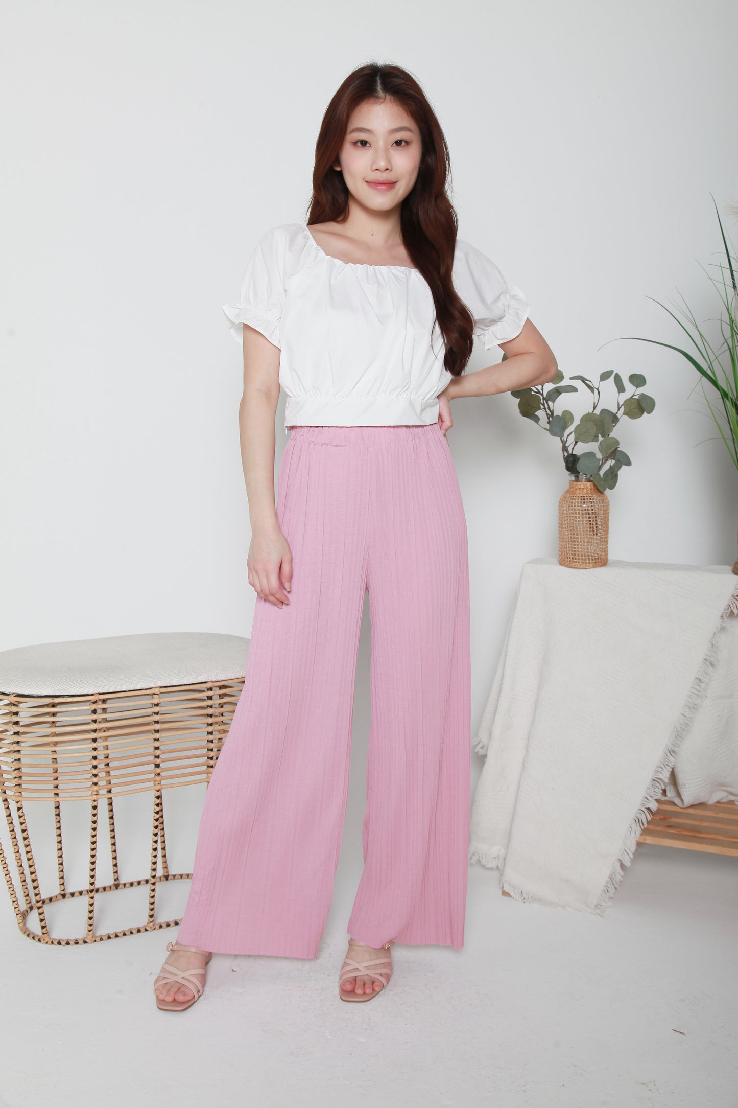 pleated pants with elastic waistband